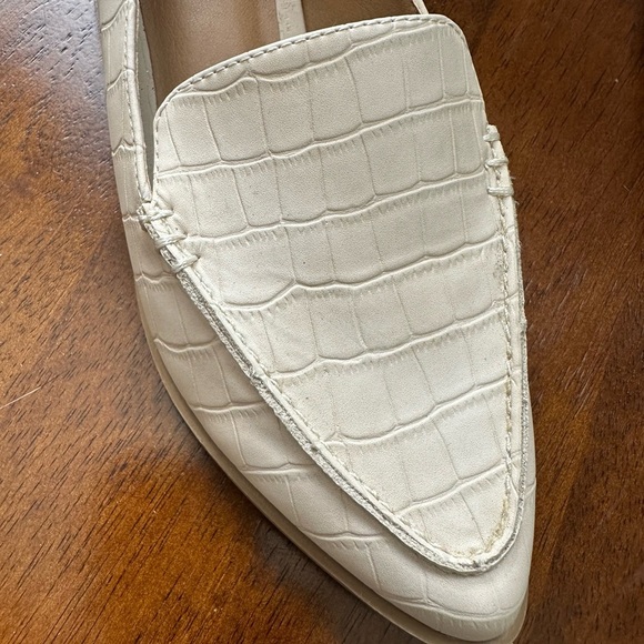 DV Dolce Vita Cream Croc Embossed Flats – Pointed Toe Slip-On Loafers Chic. - Picture 5 of 7